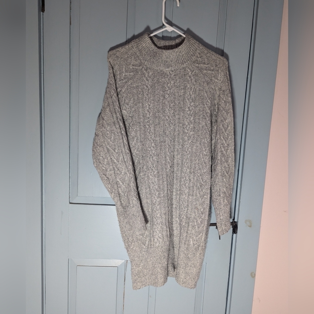 🩶 Adrienne Vittadini Sweater soft thick Y2K style long gray size M cable knit